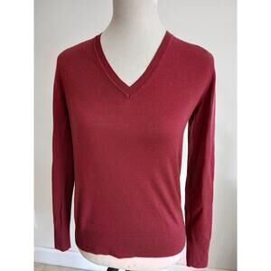 Uniqlo v neck wool‎ sweater Small